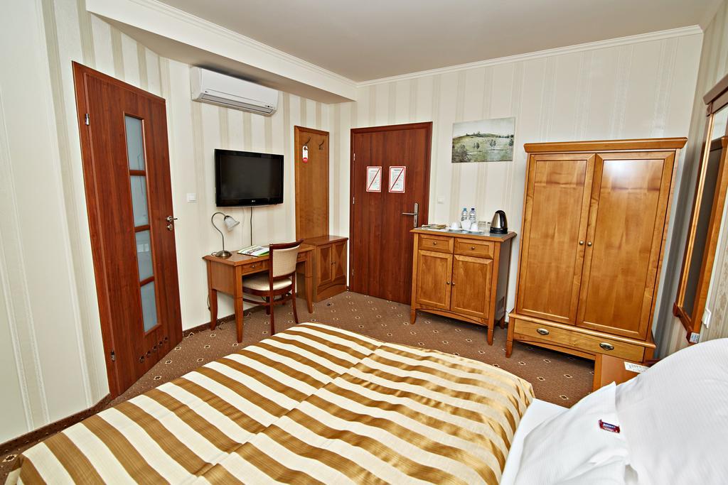 Hotel Ted Radomsko Habitación foto