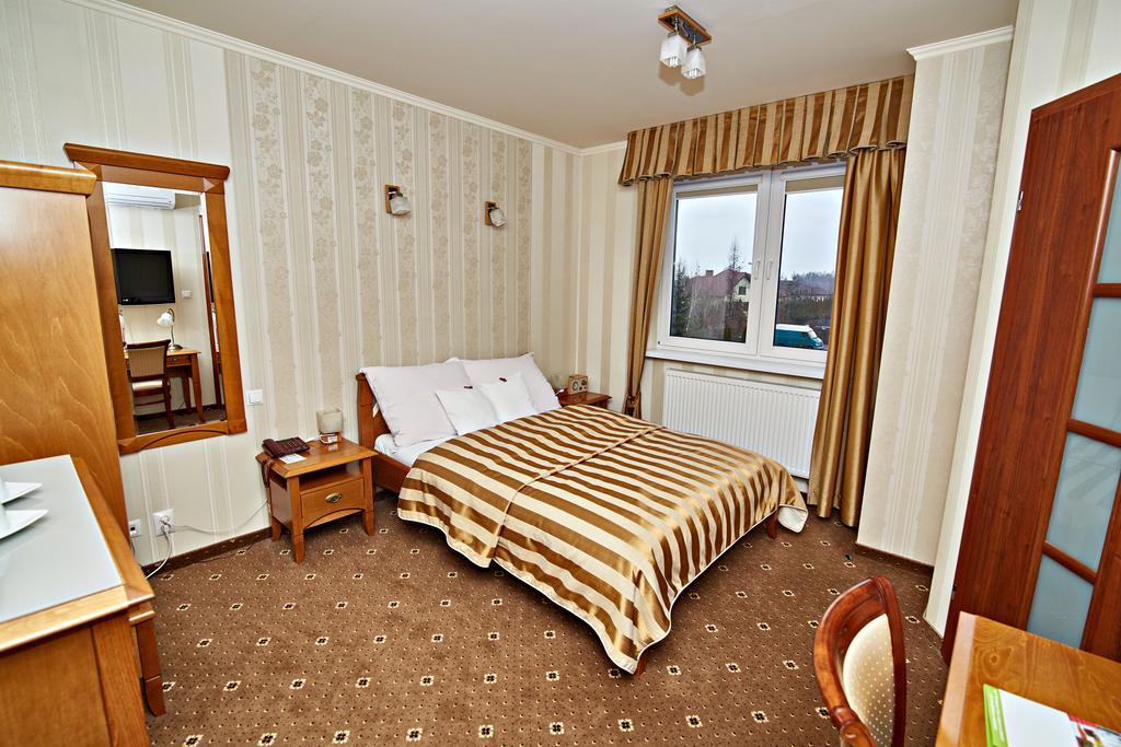 Hotel Ted Radomsko Habitación foto