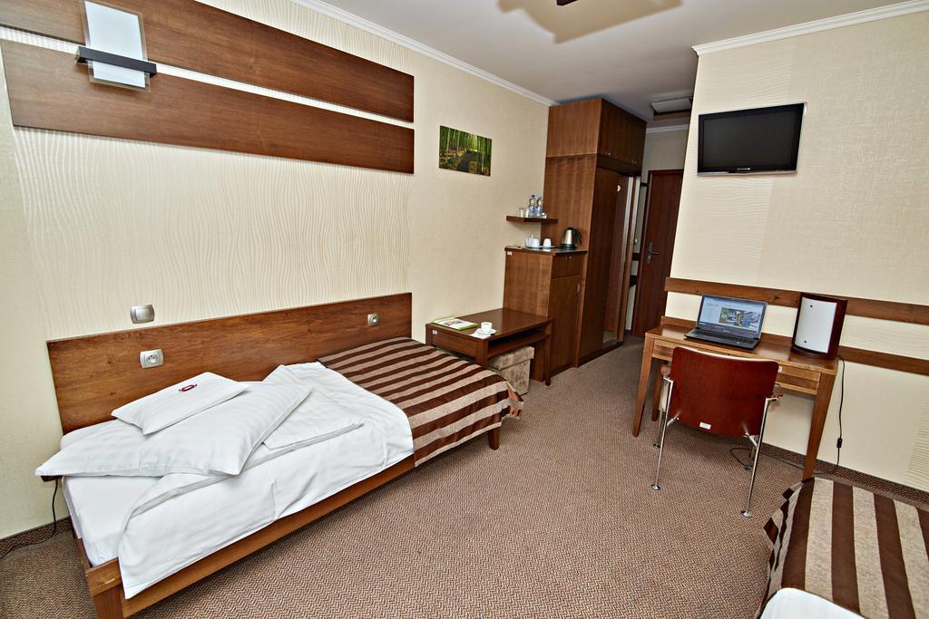 Hotel Ted Radomsko Habitación foto